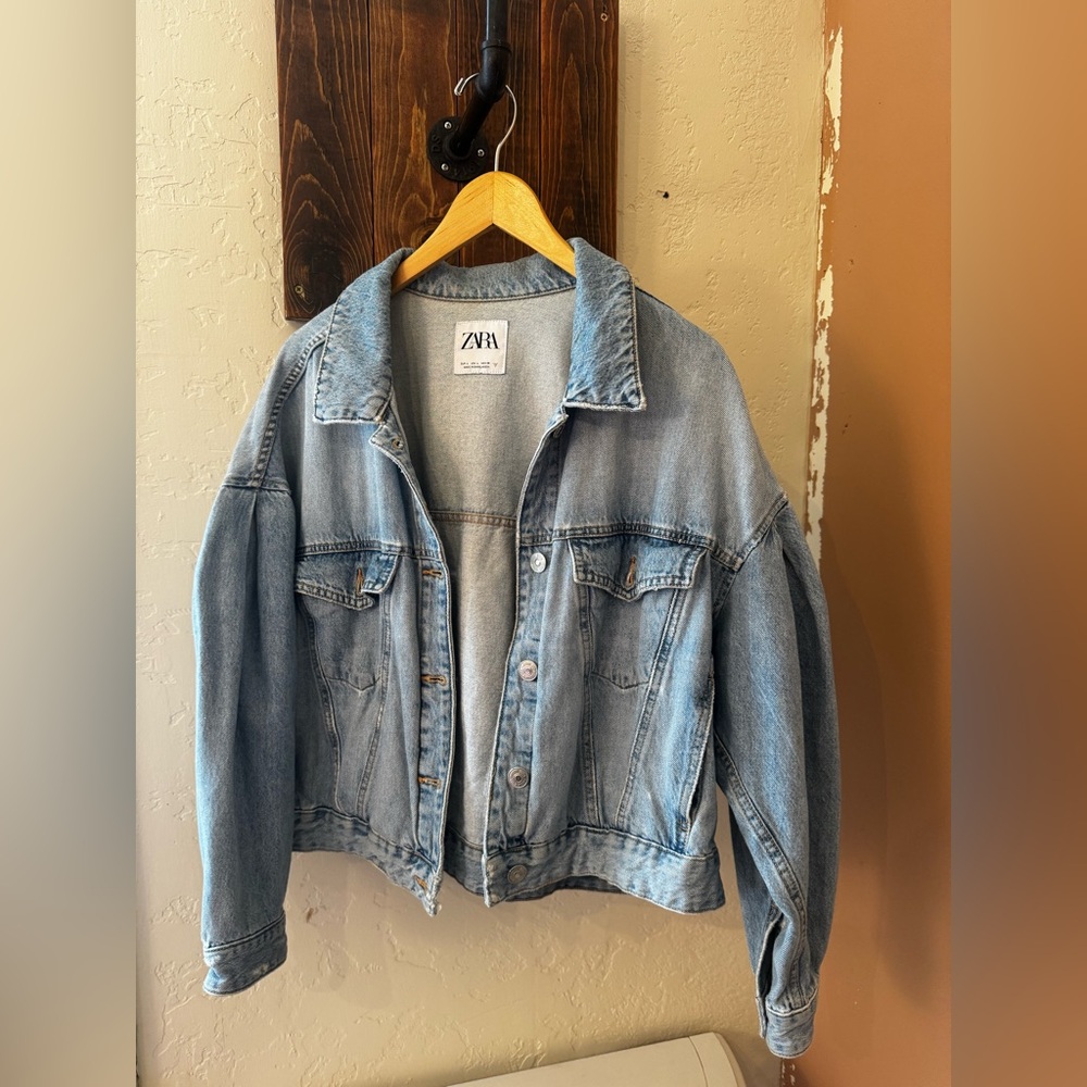 Zara Light Wash Denim Jacket - Women's Boxy Trucker